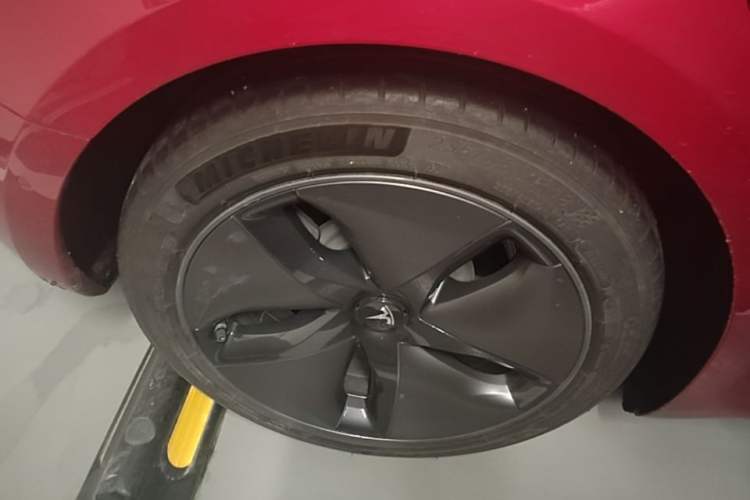 Used Tesla Model 3 2019 Long-Range All-Wheel-Drive Version Right Rear Wheel Hub