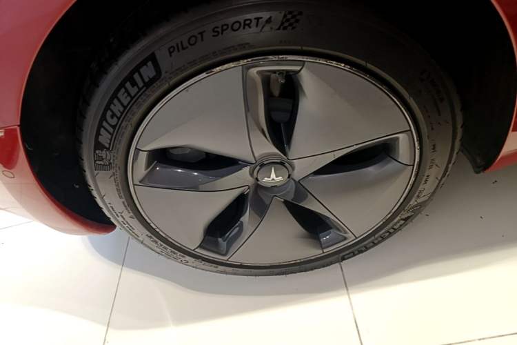 Used Tesla Model 3 2019 Standard Range Rear-Drive Upgraded Version Right Rear Wheel Hub