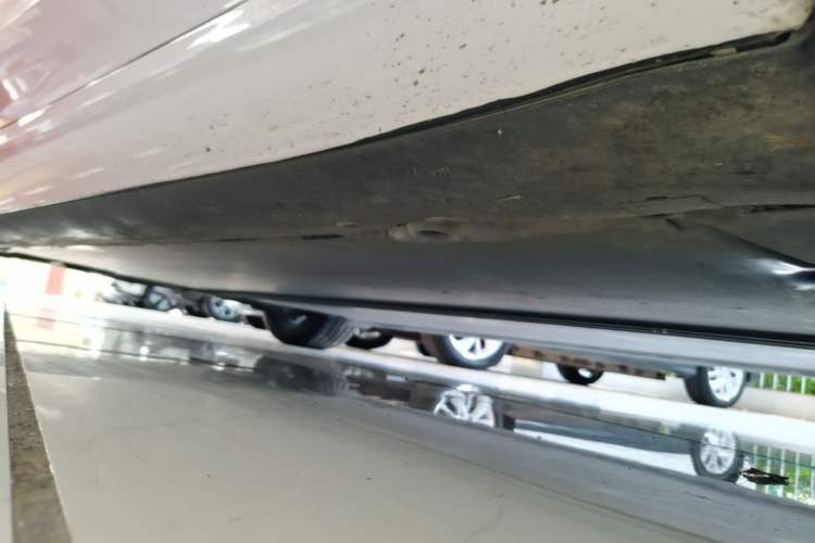 Used Tesla Model 3 2019 Standard Range Rear-Drive Upgraded Version Right Side Sill