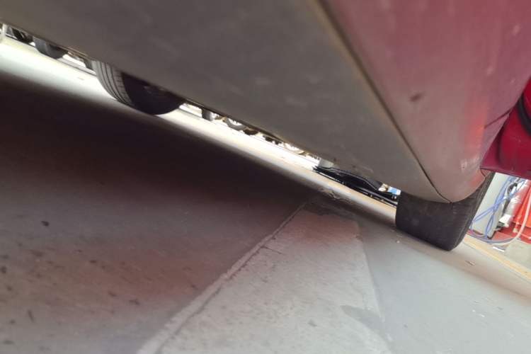 Used Tesla Model 3 2019 Long-Range Rear-Wheel-Drive Version Right Side Sill