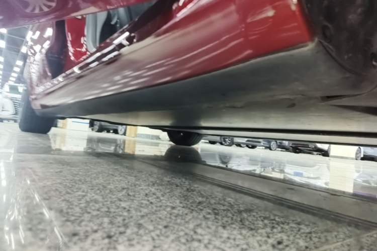 Used Tesla Model 3 2019 Standard Range Rear-Wheel Drive Upgraded Version (60 kWh) Right Side Sill