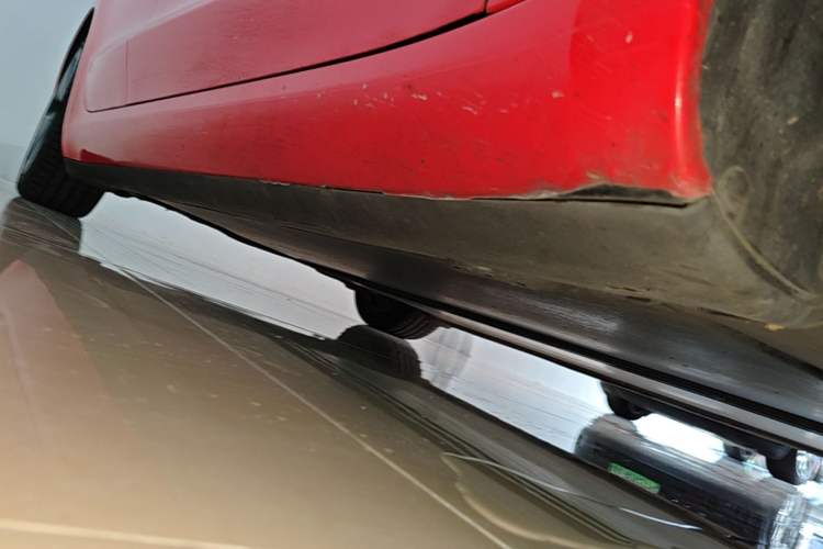 Used Tesla Model 3 2019 Long-Range Rear-Wheel-Drive Version Right Side Sill