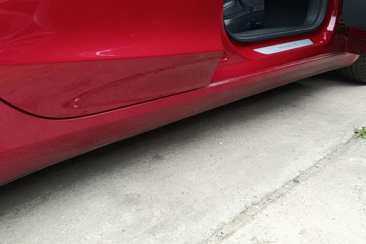 Used Tesla Model 3 2019 Long-Range All-Wheel-Drive Version Right Side Sill