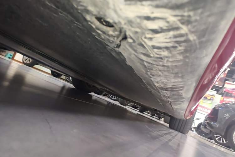 Used Tesla Model 3 2019 Long-Range All-Wheel-Drive Version Right Side Sill