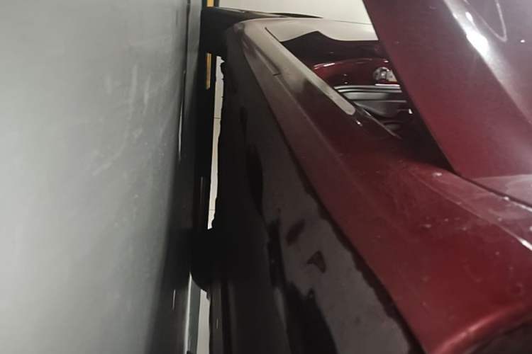 Used Tesla Model 3 2019 Long-Range All-Wheel-Drive Version Right Side Sill