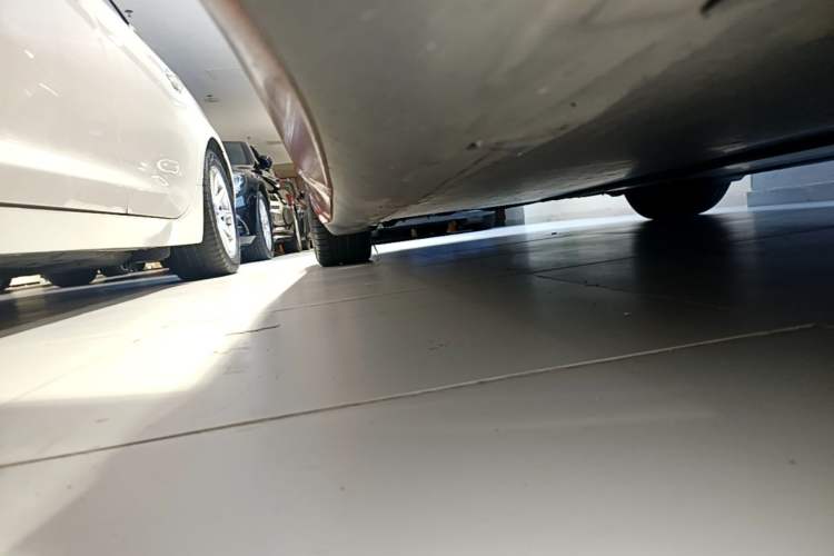 Used Tesla Model 3 2019 Standard Range Rear-Drive Upgraded Version Right Side Sill