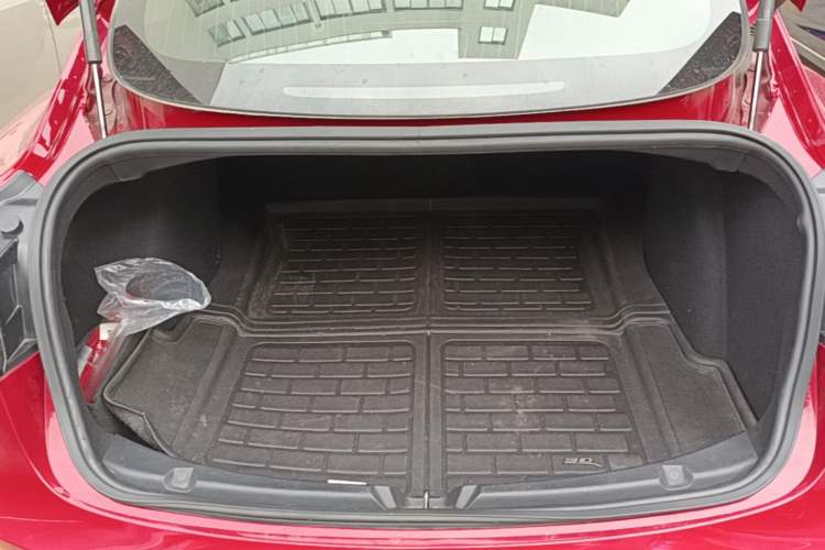Used Tesla Model 3 2019 Long-Range All-Wheel-Drive Version Trunk