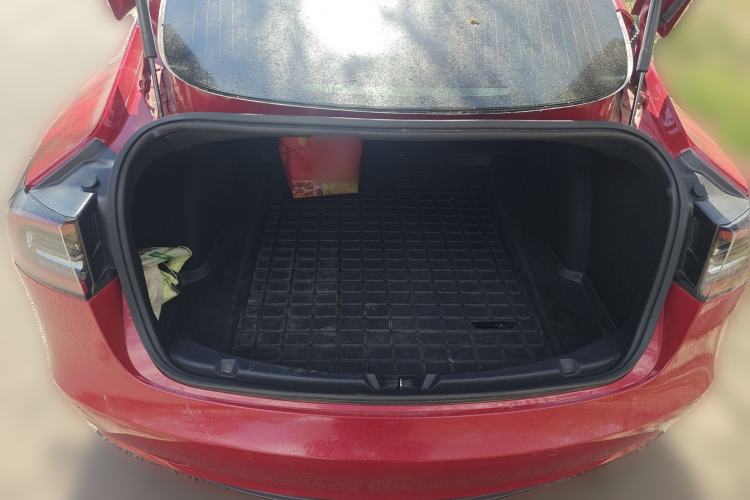 Used Tesla Model 3 2019 Long-Range All-Wheel-Drive Version Trunk