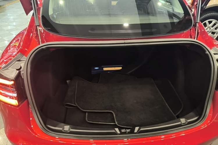 Used Tesla Model 3 2019 Long-Range Rear-Wheel-Drive Version Trunk