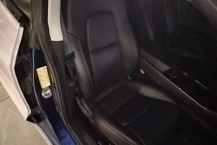 Used Tesla Model 3 2019 Long-Range Rear-Wheel-Drive Version Right Front Seat