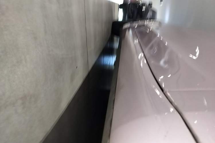 Used Tesla Model 3 2019 Long-Range Rear-Wheel-Drive Version Right Side Sill