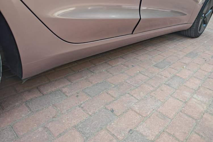 Used Tesla Model 3 2019 Long-Range All-Wheel-Drive Version Right Side Sill