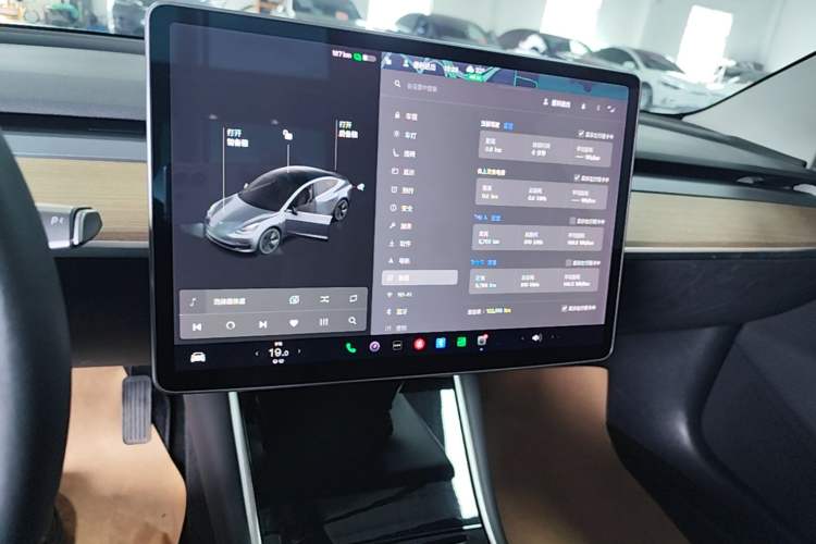 Used Tesla Model 3 2019 Long-Range Rear-Wheel-Drive Version Audio And AC Panel