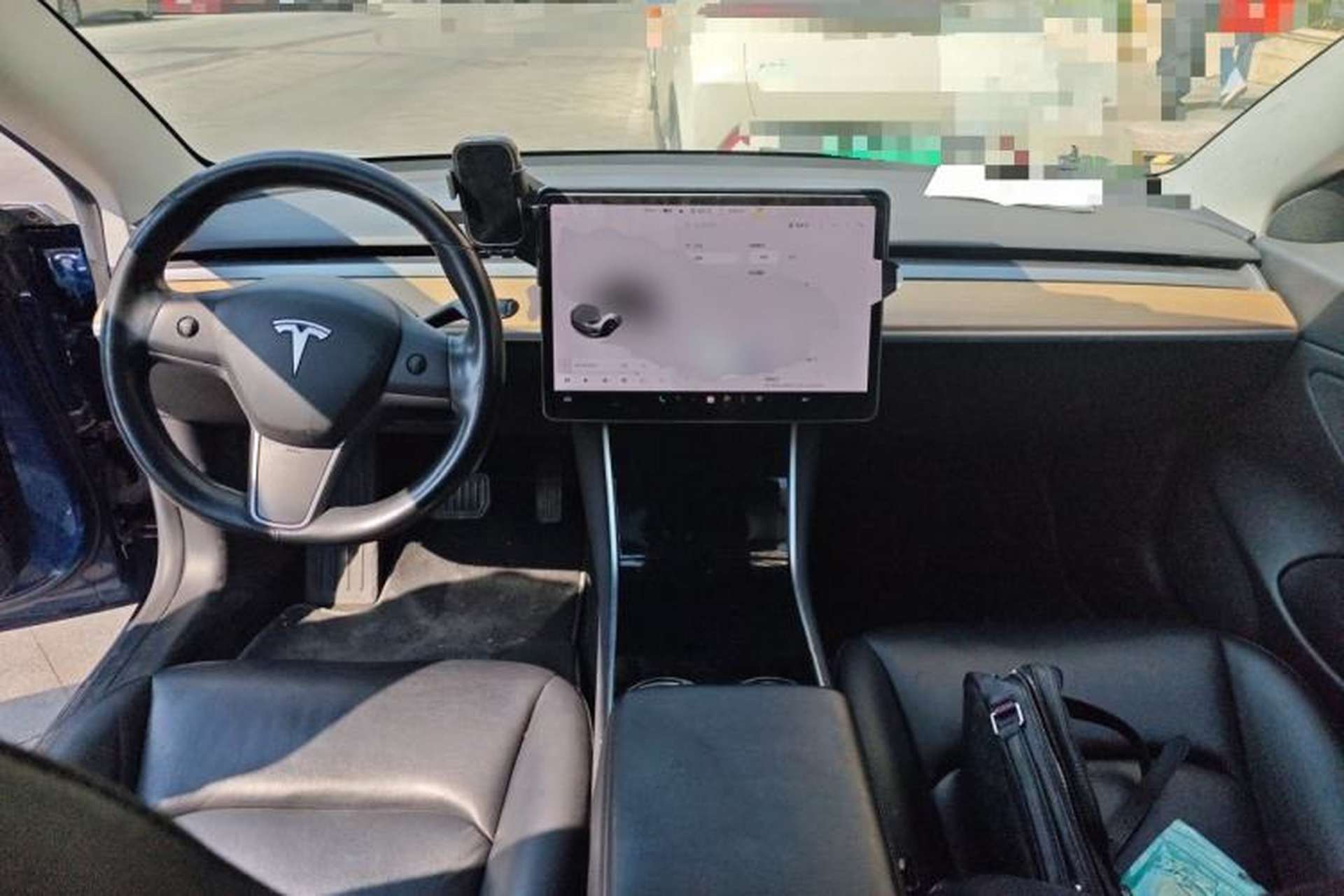 Used Tesla Model 3 2019 Long-Range All-Wheel-Drive Version Center Console