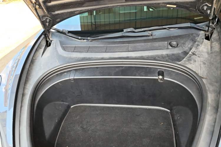 Used Tesla Model 3 2019 Long-Range Rear-Wheel-Drive Version Engine Bay