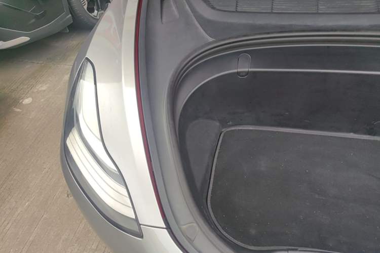 Used Tesla Model 3 2019 Long-Range Rear-Wheel-Drive Version Engine Bay Right