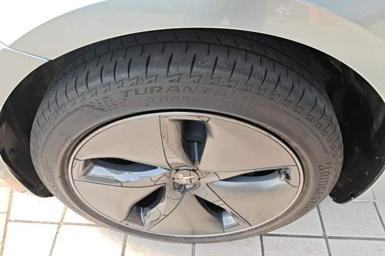Used Tesla Model 3 2019 Standard Range Rear-Drive Upgraded Version Exterior 4
