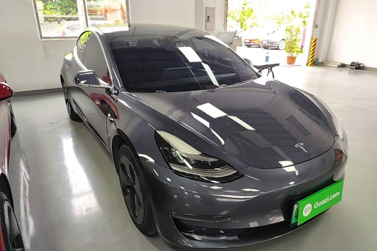 Used Tesla Model 3 2019 Long-Range Rear-Wheel-Drive Version Front Right 45 Deg