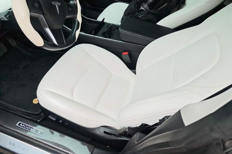 Used Tesla Model 3 2019 Long-Range Rear-Wheel-Drive Version Left Front Seat