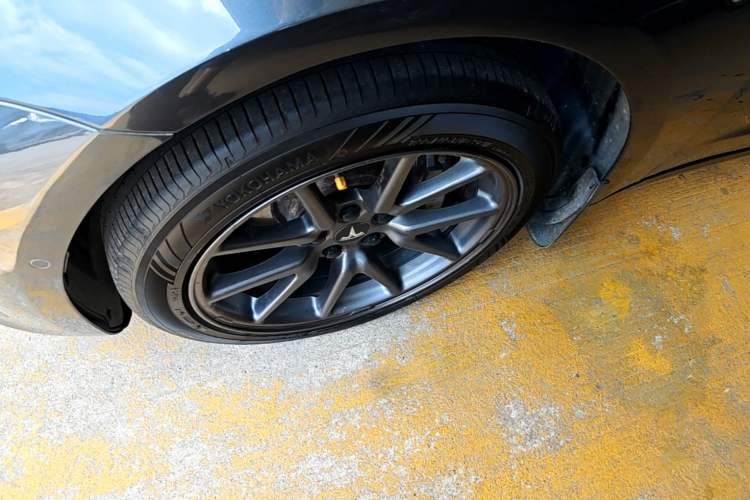 Used Tesla Model 3 2019 Long-Range Rear-Wheel-Drive Version Left Front Wheel Hub