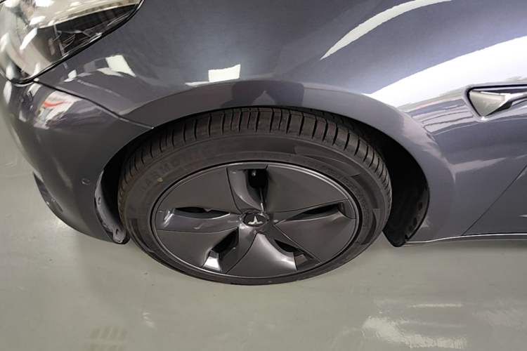 Used Tesla Model 3 2019 Long-Range Rear-Wheel-Drive Version Left Front Wheel Hub