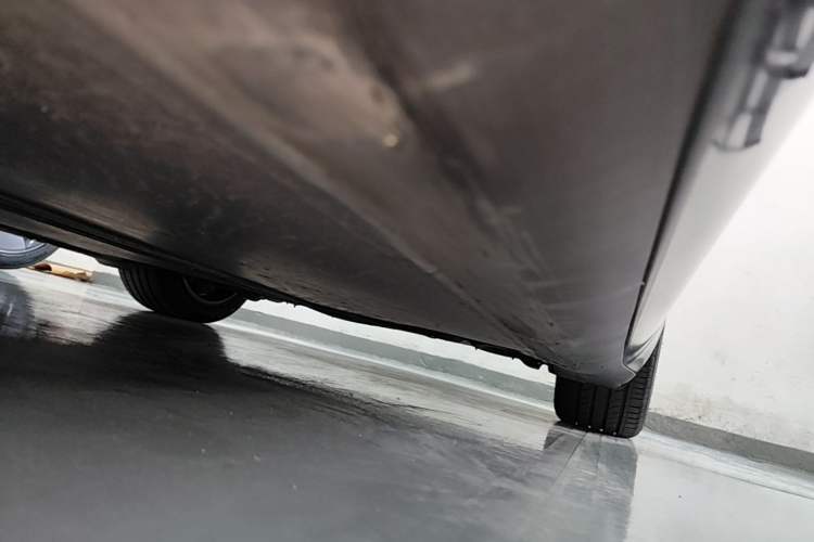 Used Tesla Model 3 2019 Long-Range Rear-Wheel-Drive Version Left Side Sill