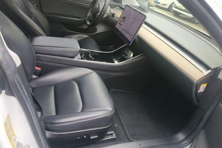 Used Tesla Model 3 2019 Long-Range Rear-Wheel-Drive Version Right Front Seat