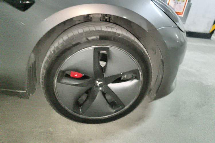Used Tesla Model 3 2019 Long-Range Rear-Wheel-Drive Version Right Front Wheel Hub