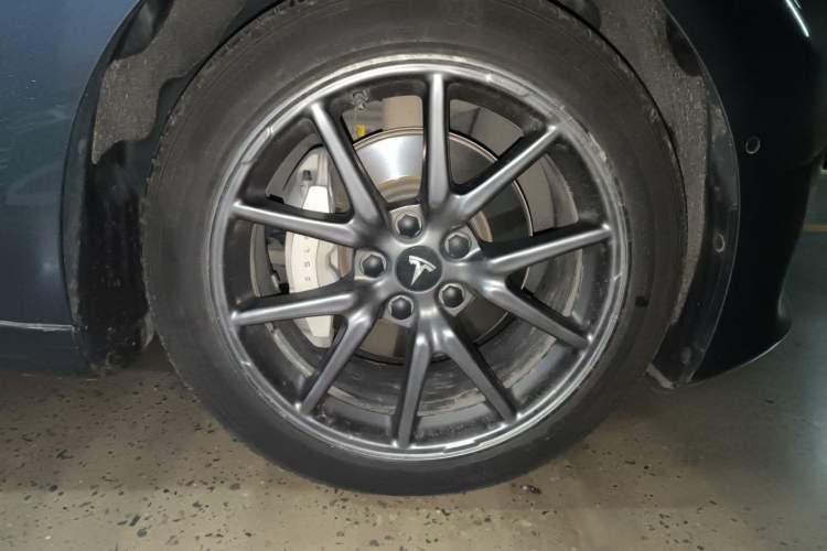 Used Tesla Model 3 2019 Long-Range Rear-Wheel-Drive Version Right Front Wheel Hub