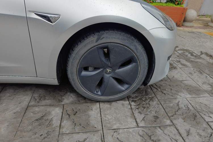 Used Tesla Model 3 2019 Standard Range Rear-Drive Upgraded Version Right Front Wheel Hub