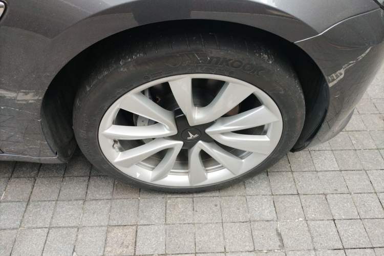 Used Tesla Model 3 2019 Standard Range Rear-Drive Upgraded Version Right Front Wheel Hub