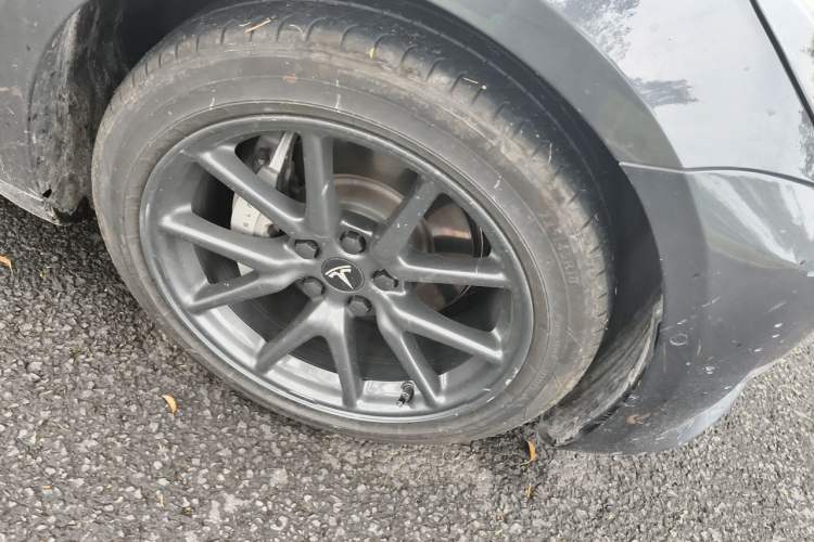 Used Tesla Model 3 2019 Long-Range All-Wheel-Drive Version Right Front Wheel Hub