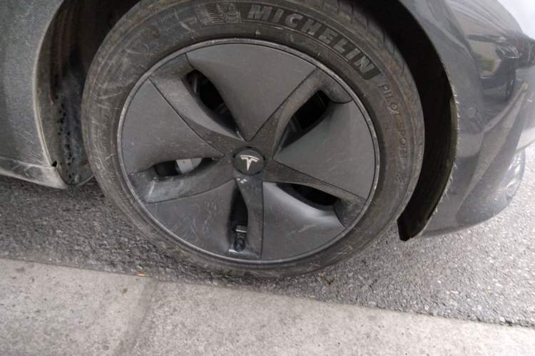 Used Tesla Model 3 2019 Long-Range Rear-Wheel-Drive Version Right Front Wheel Hub