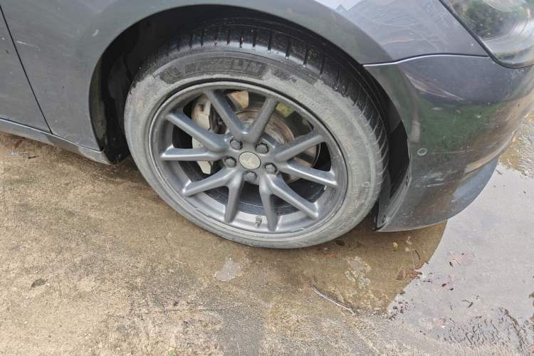 Used Tesla Model 3 2019 Long-Range Rear-Wheel-Drive Version Right Front Wheel Hub