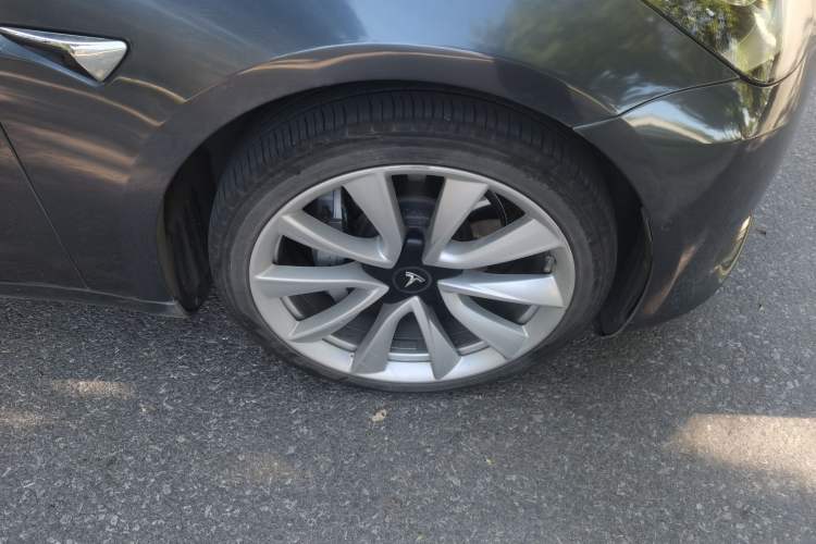 Used Tesla Model 3 2019 Standard Range Rear-Drive Upgraded Version Right Front Wheel Hub
