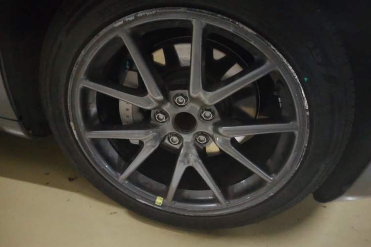 Used Tesla Model 3 2019 Standard Range Rear-Drive Upgraded Version Right Front Wheel Hub