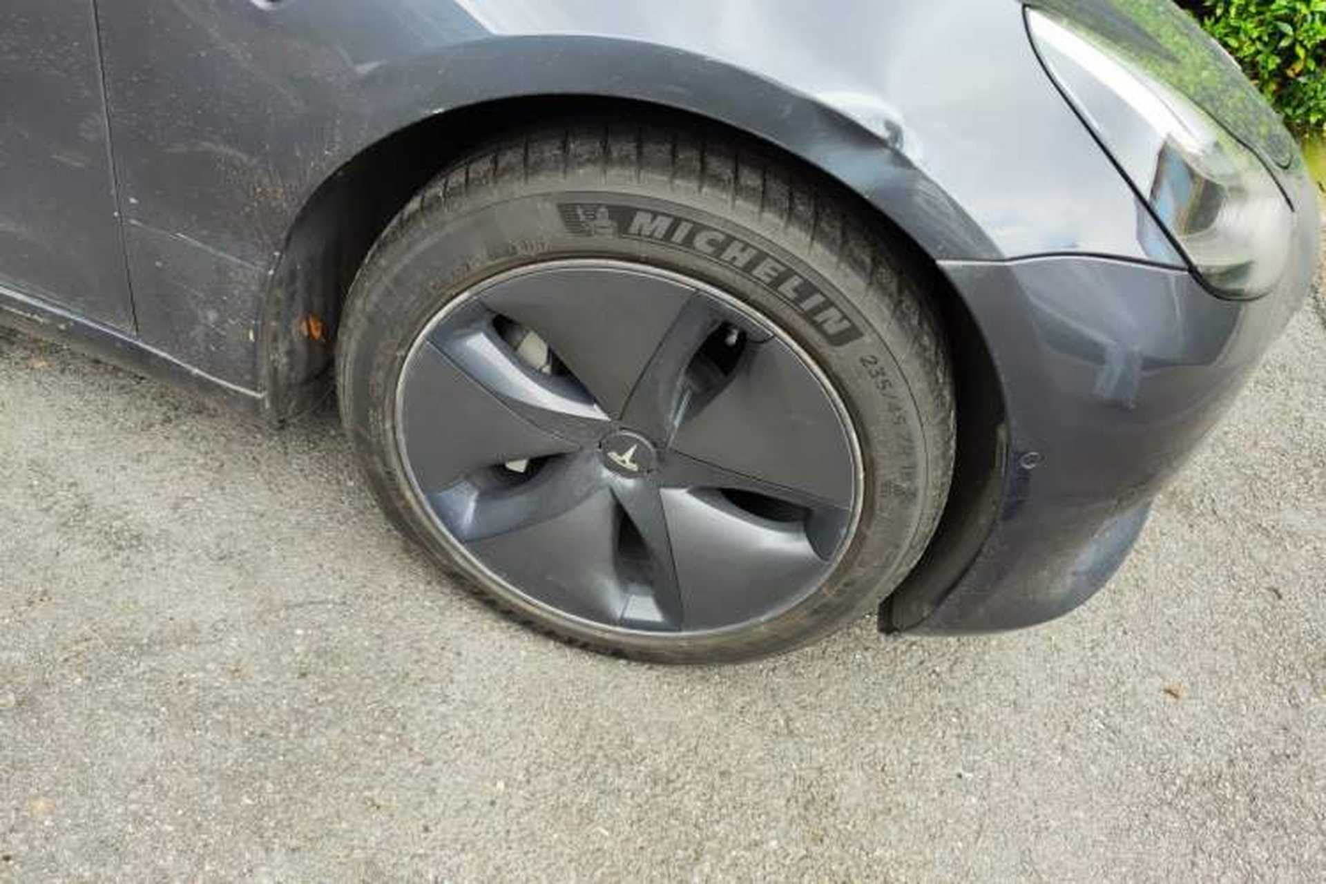 Used Tesla Model 3 2019 Standard Range Rear-Drive Upgraded Version Right Front Wheel Hub