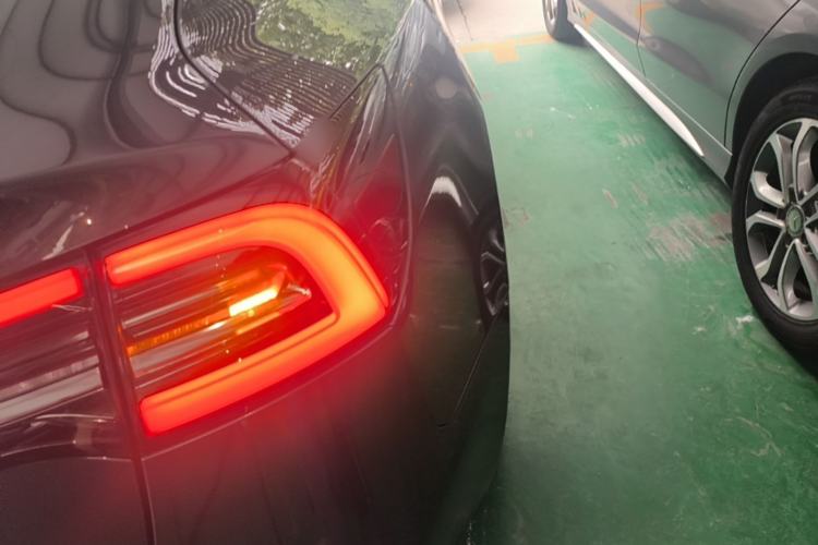 Used Tesla Model 3 2019 Standard Range Rear-Drive Upgraded Version Right Rear Taillight