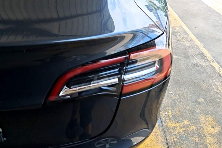 Used Tesla Model 3 2019 Long-Range Rear-Wheel-Drive Version Right Rear Taillight