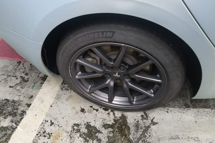 Used Tesla Model 3 2019 Long-Range Rear-Wheel-Drive Version Right Rear Wheel Hub