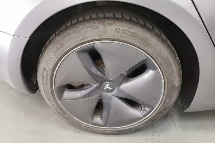 Used Tesla Model 3 2019 Standard Range Rear-Drive Upgraded Version Right Rear Wheel Hub