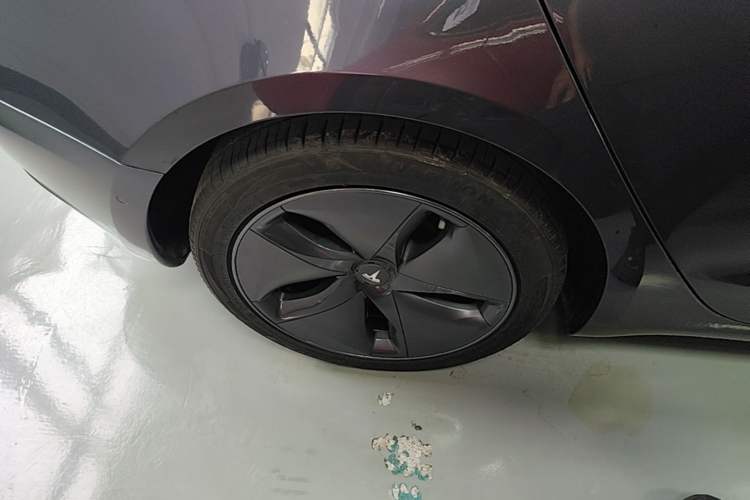 Used Tesla Model 3 2019 Long-Range Rear-Wheel-Drive Version Right Rear Wheel Hub