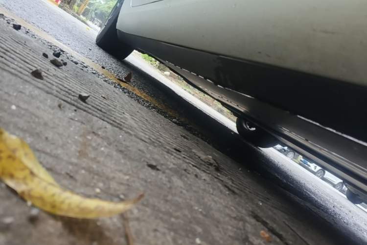 Used Tesla Model 3 2019 Long-Range Rear-Wheel-Drive Version Right Side Sill