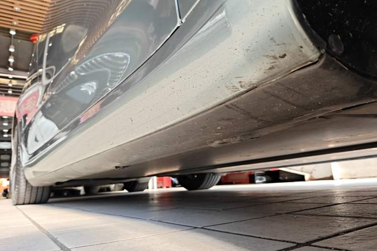 Used Tesla Model 3 2019 Standard Range Rear-Drive Upgraded Version Right Side Sill