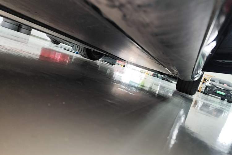 Used Tesla Model 3 2019 Long-Range Rear-Wheel-Drive Version Right Side Sill