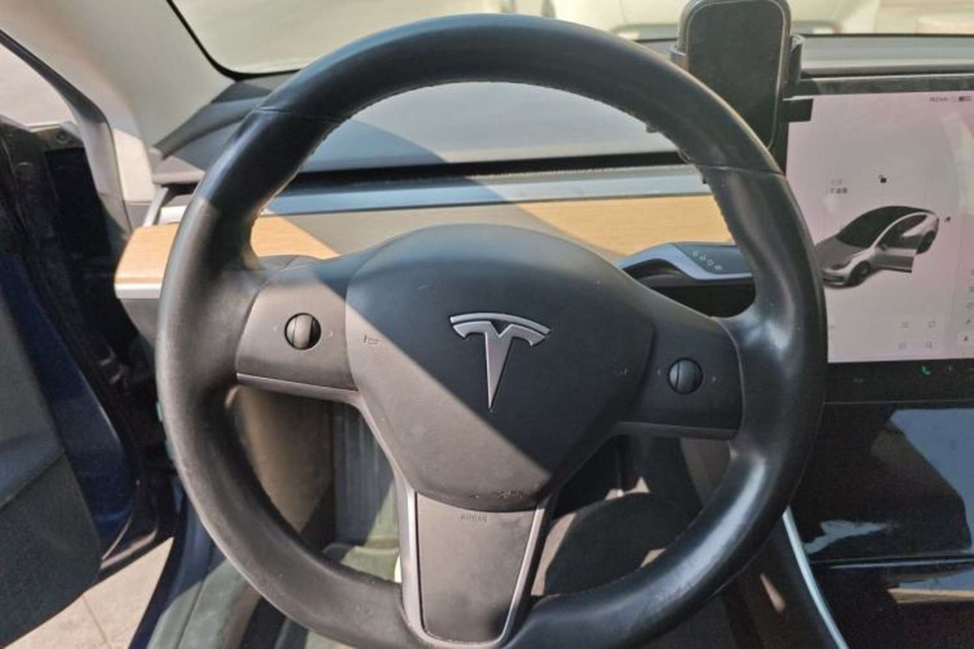 Used Tesla Model 3 2019 Long-Range All-Wheel-Drive Version Steering Wheel