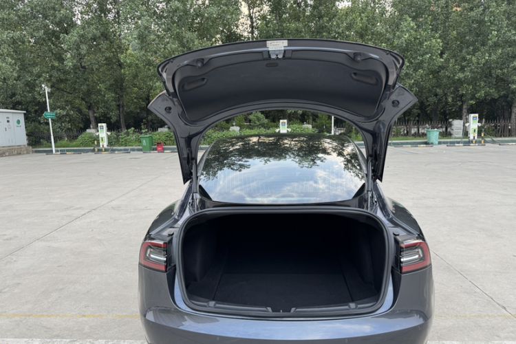 Used Tesla Model 3 2019 Long-Range All-Wheel-Drive Version Trunk