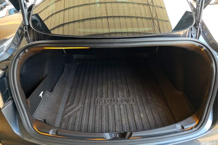 Used Tesla Model 3 2019 Long-Range Rear-Wheel-Drive Version Trunk