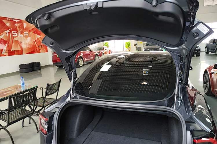 Used Tesla Model 3 2019 Long-Range Rear-Wheel-Drive Version Trunk