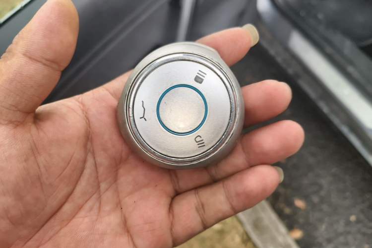 Used Tesla Model 3 2019 Long-Range All-Wheel-Drive Version Vehicle Key
